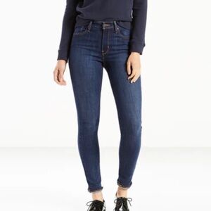Levi’s 721 High Rise Skinny Jeans - Size 30x32